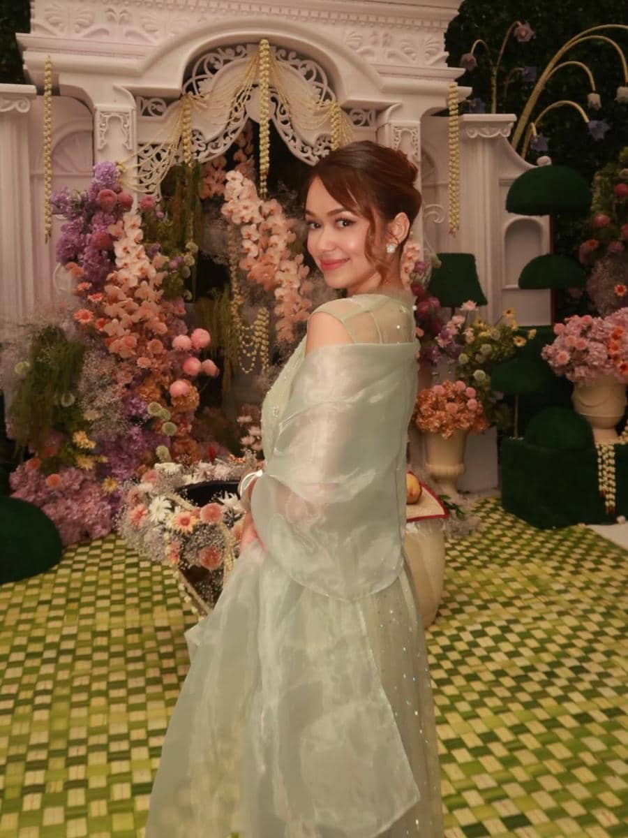 Rebecca Klopper di acara siraman Syifa Hadju