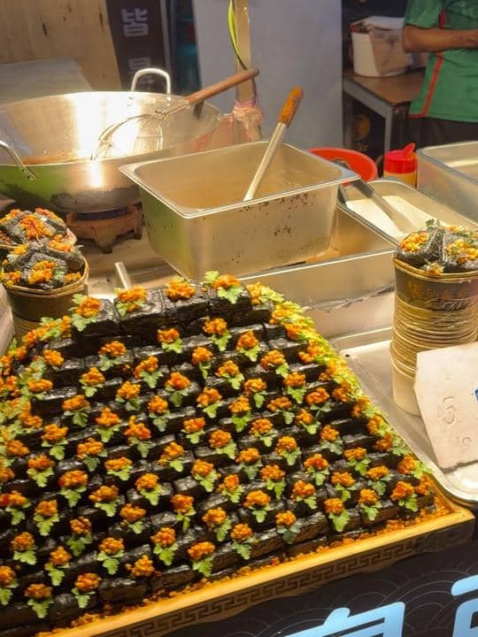 Maudy Effrosina jalan-jalan di Malaysia