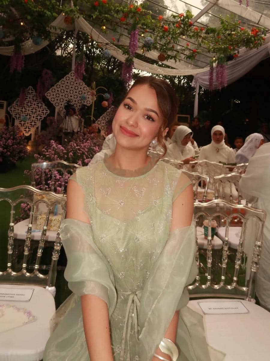 Rebecca Klopper di acara siraman Syifa Hadju