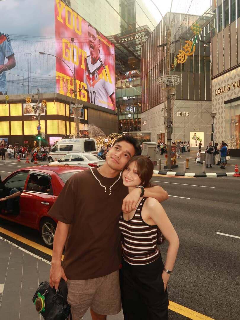 Maudy Effrosina jalan-jalan di Malaysia