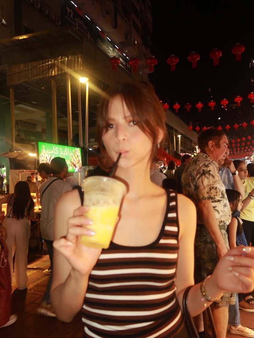 Maudy Effrosina jalan-jalan di Malaysia