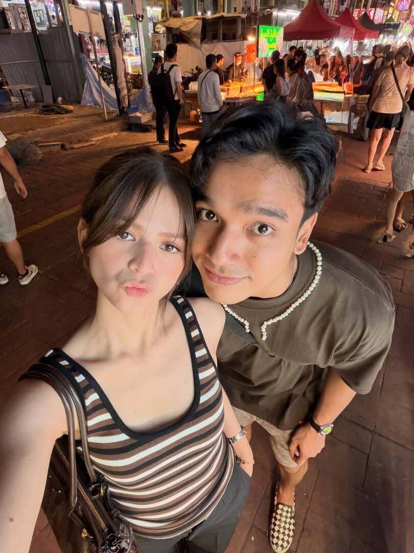 Maudy Effrosina jalan-jalan di Malaysia