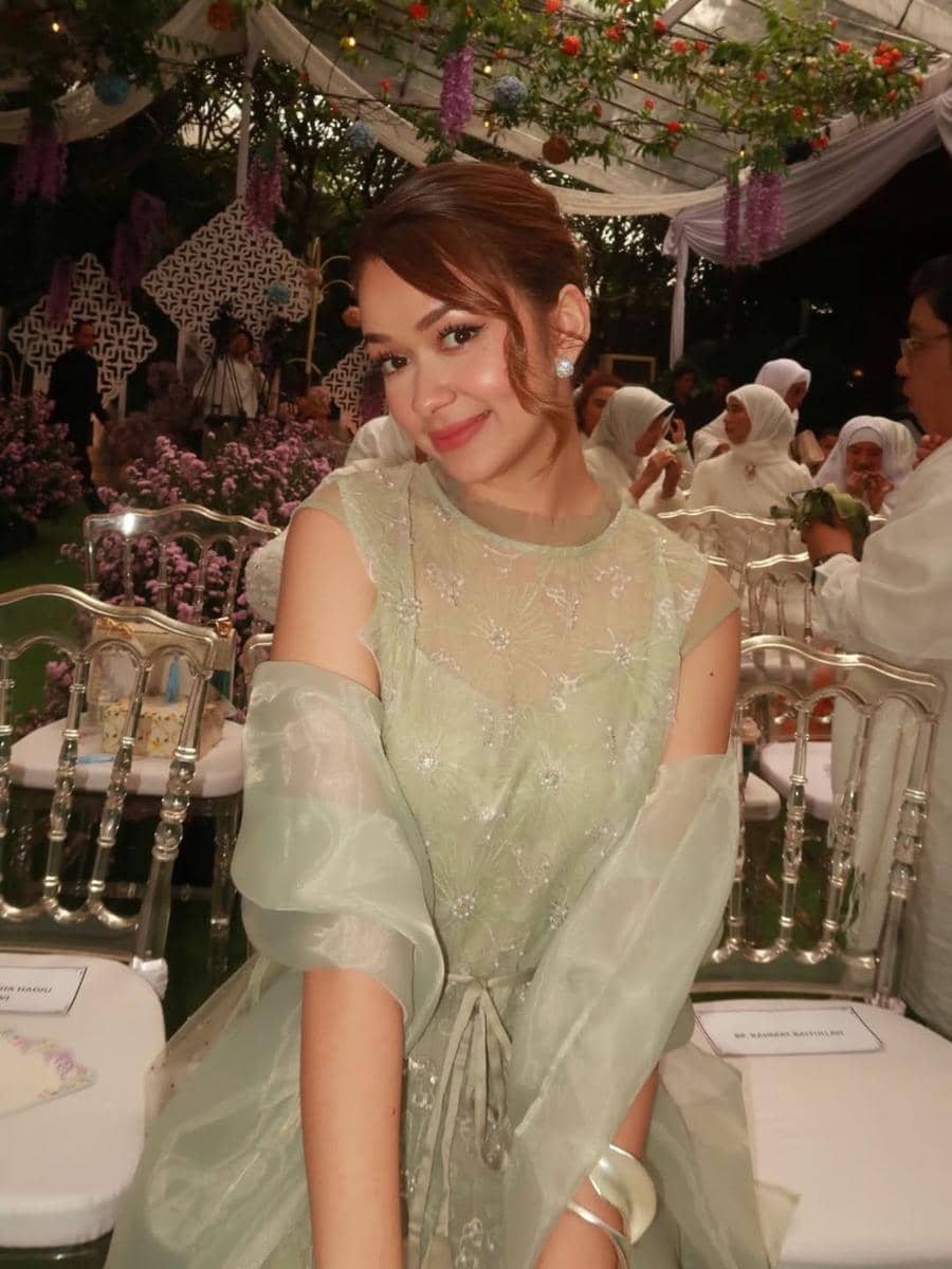 Rebecca Klopper di acara siraman Syifa Hadju