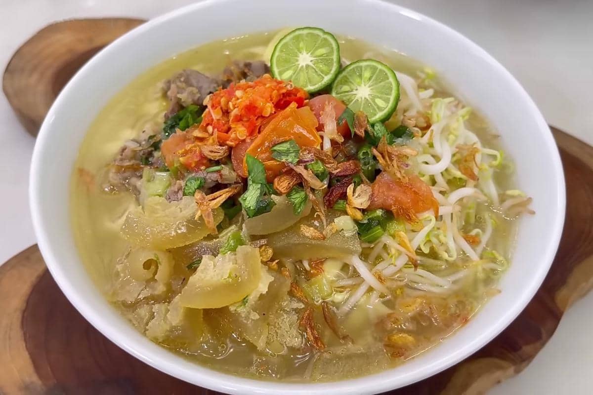 Resep Mie Kocok Khas Bandung yang Gurih, Kuah Kaldunya Juara!