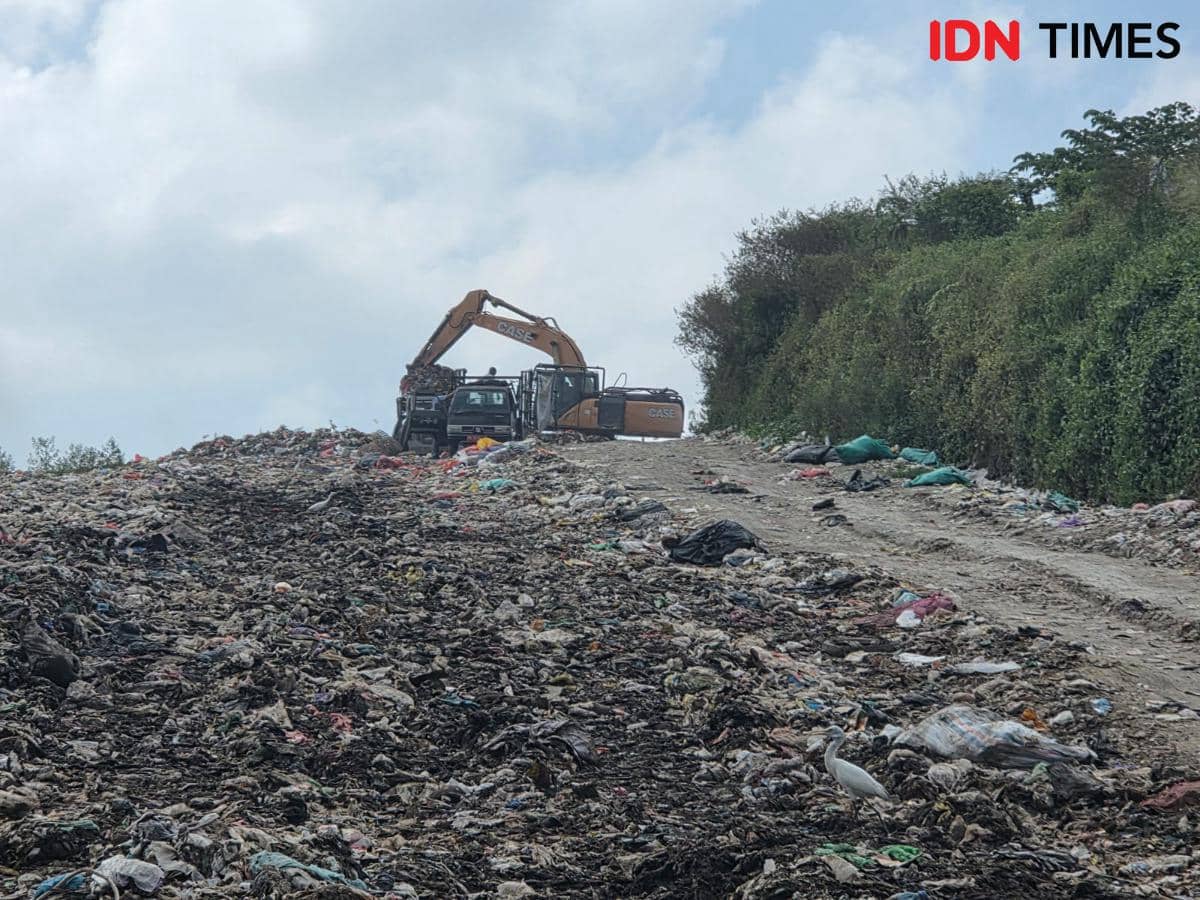 BBM Cukup untuk 4 Hari, Alat Berat di TPA Mandung Kembali Beroperasi