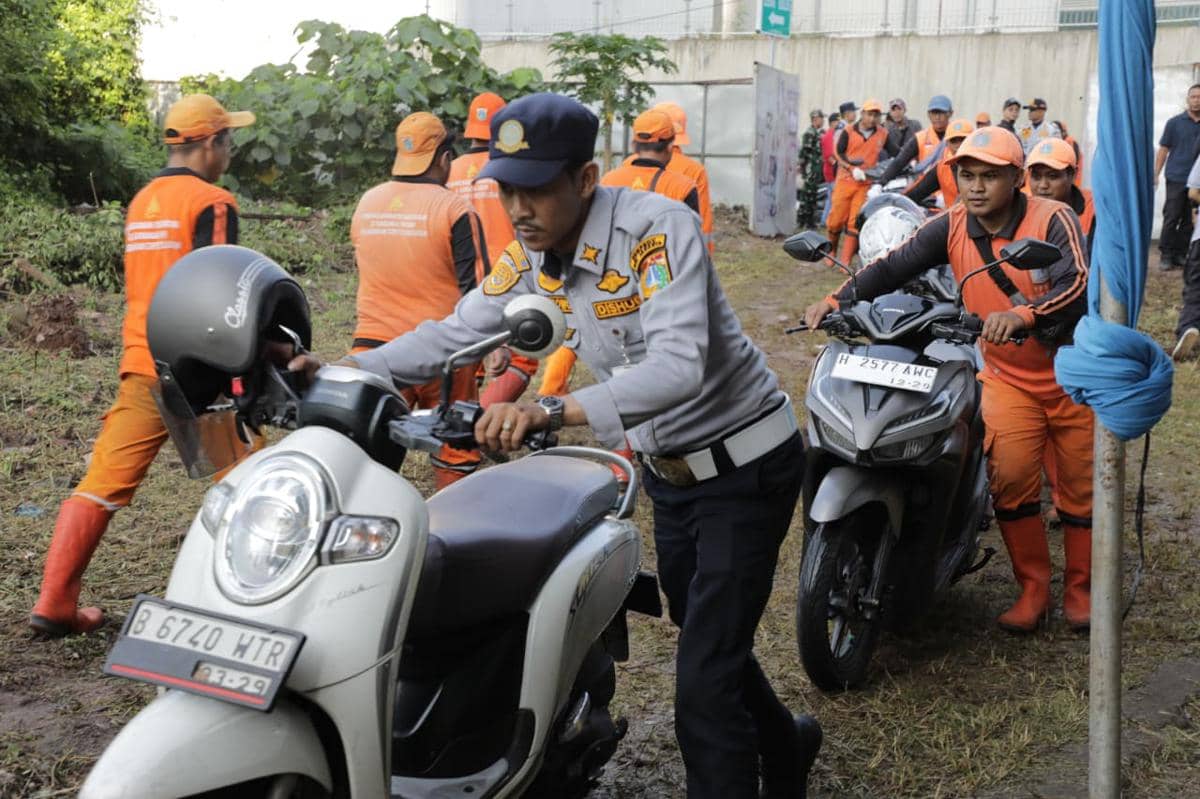Setahun Tak Beres, Rano Karno Turun Tertibkan Parkir Liar Lebak Bulus