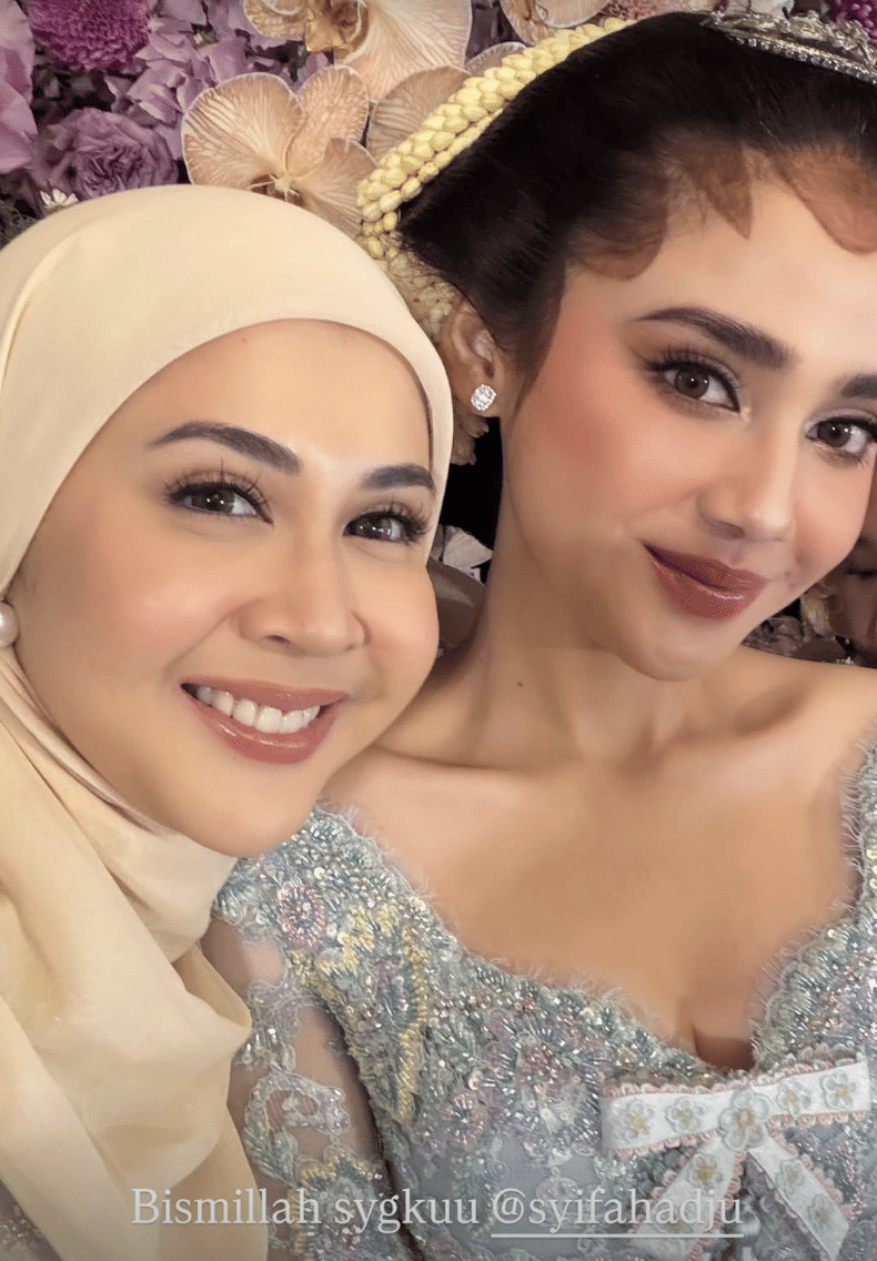 potret artis di siraman Syifa Hadju