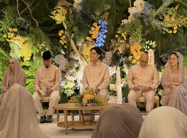 momen siraman El Rumi dan Syifa Hadju