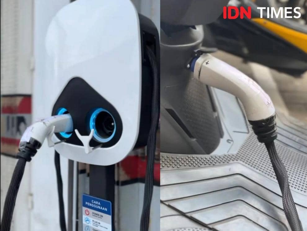 Penampakan charger sepeda motor listrik di Bandar Lampung. (IDN Times/Tama Yudha Wiguna)