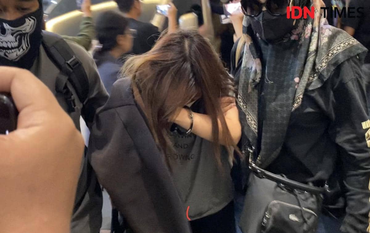 Istri dan 2 Anak Bandar Narkoba Koko Erwin  dari NTB Tiba di Bareskrim