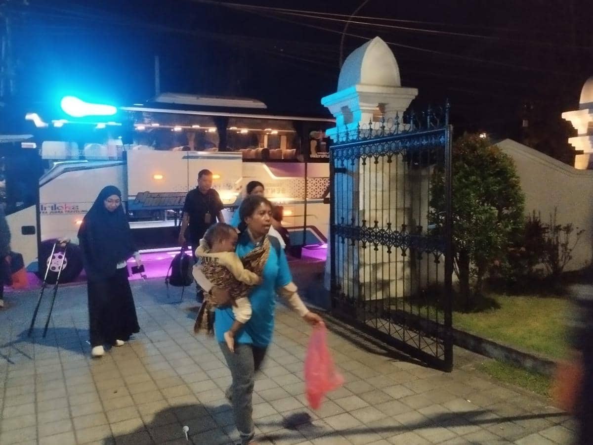 Tiba di NTB, 22 Warga NTT Beserta Anak-Anak Dideportasi dari Malaysia