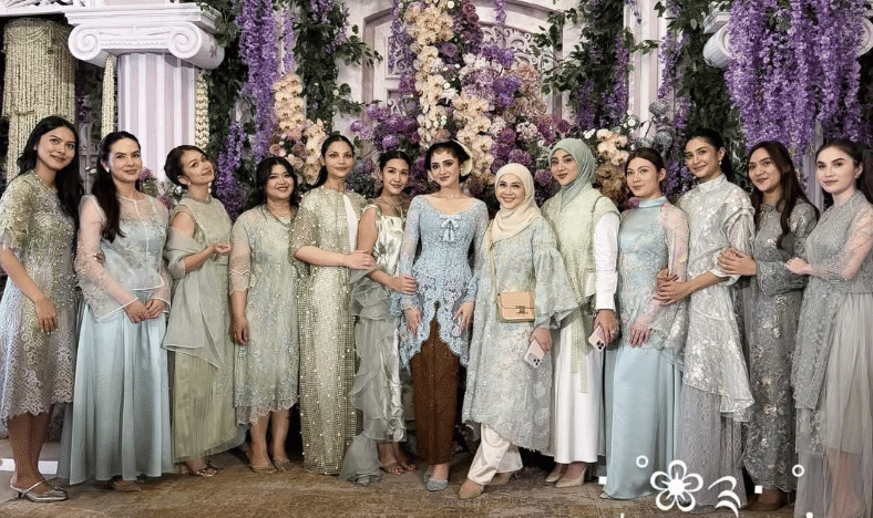 potret artis di siraman Syifa Hadju