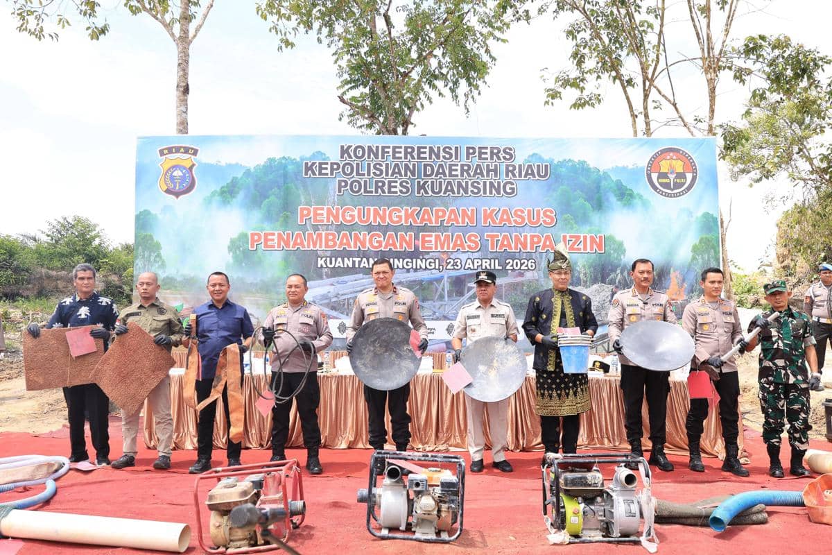 Sebanyak 1.176 Rakit Tambang Emas Ilegal di Kuansing Dimusnahkan