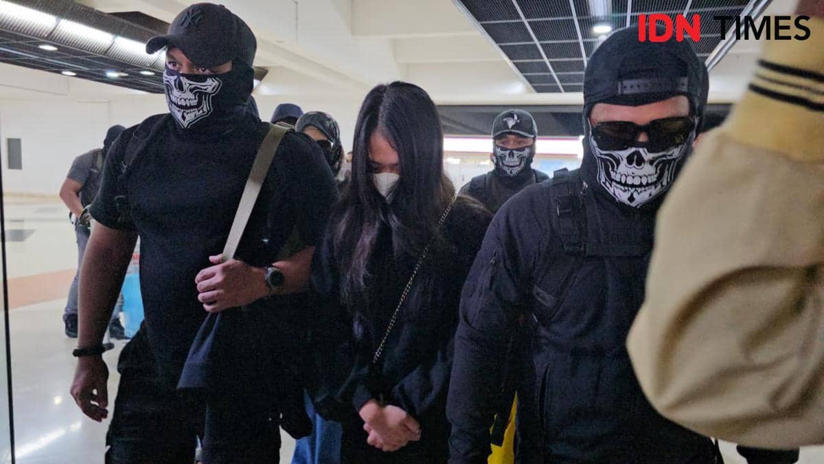 Istri dan 2 Anak Bandar Narkoba Koko Erwin  Tiba di Bandara Soetta