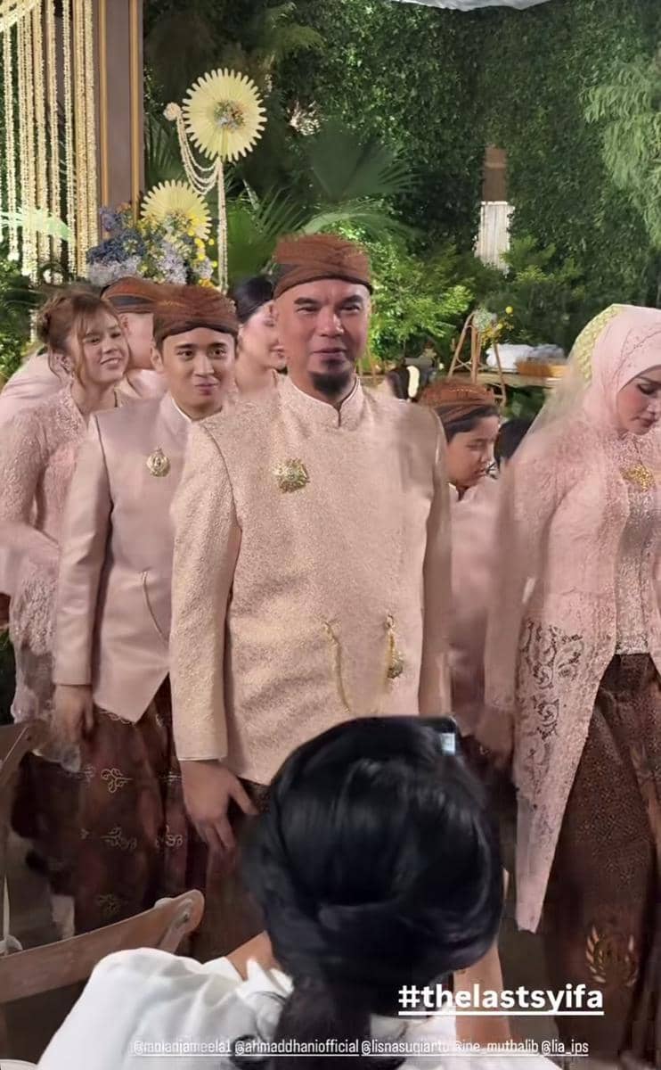 momen siraman El Rumi dan Syifa Hadju
