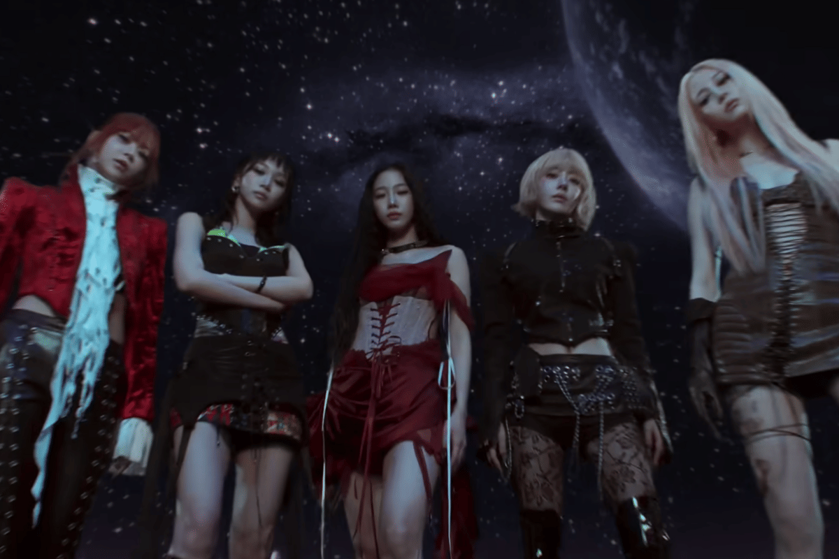 LE SSERAFIM (youtube.com/HYBE Labels)