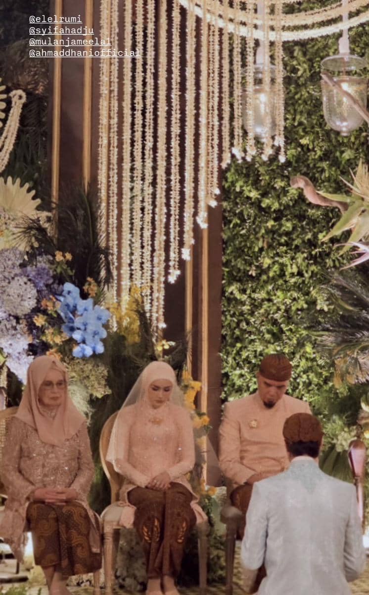 momen siraman El Rumi dan Syifa Hadju