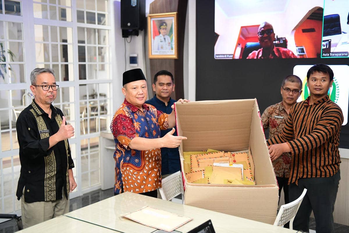 Foto Pansel dan Timsel KI Sumut Memulai Seleksi Administrasi  (9).JPG (1).jpeg