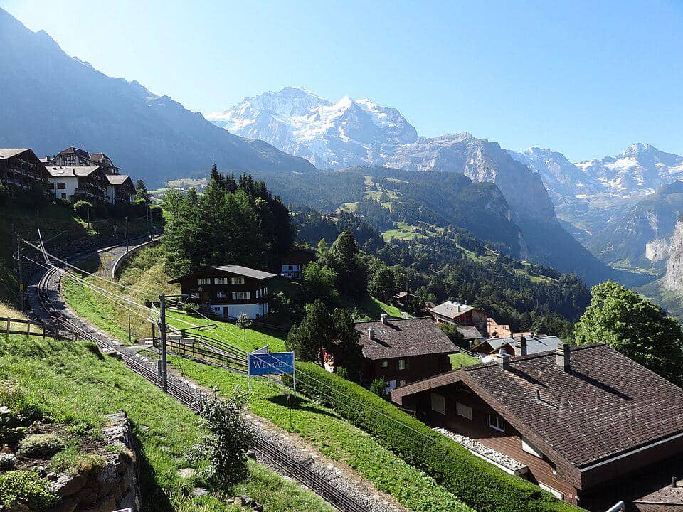 Pemandangan Gunung Jungfrau di Wengen