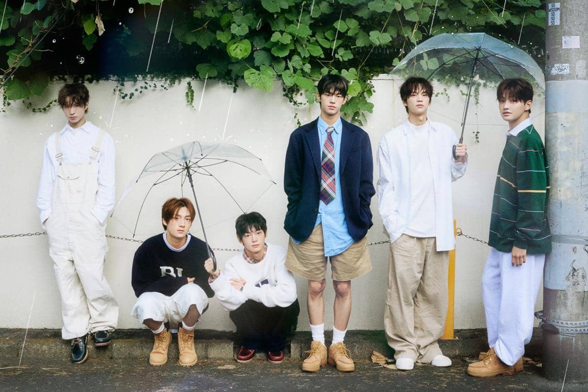 TWS tampak menonjol sebagai boy group debutan saat ini yang melekat dengan konsep boyhood yang cerah dan menyegarkan