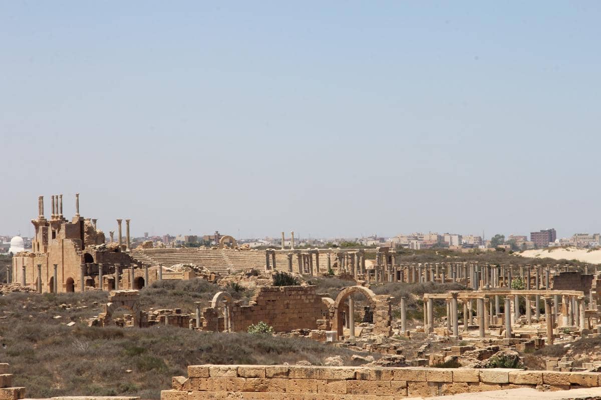 situs Leptis Magna yang menunjukkan kejayaan kota Romawi kuno di Libya.
