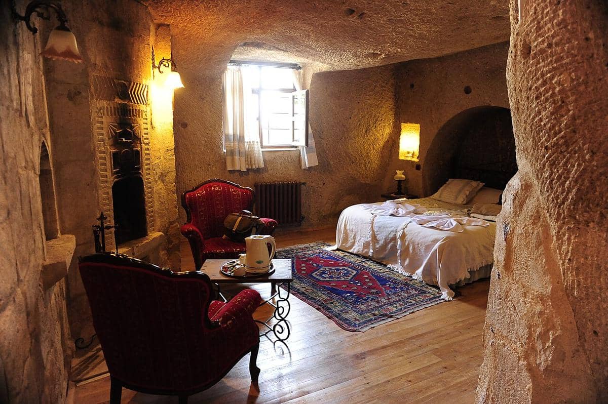 Kamar di dalam Traveller's Cave Hotel yang terletak di Göreme, Cappadocia, Turki. 