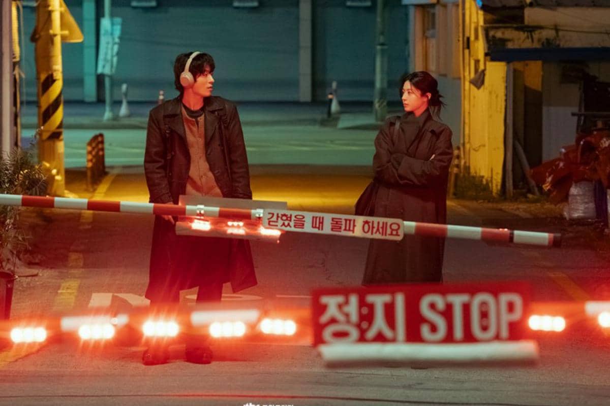 7 Empati Byeon Eun A pada Hwang Dong Man di We Are All Trying Here