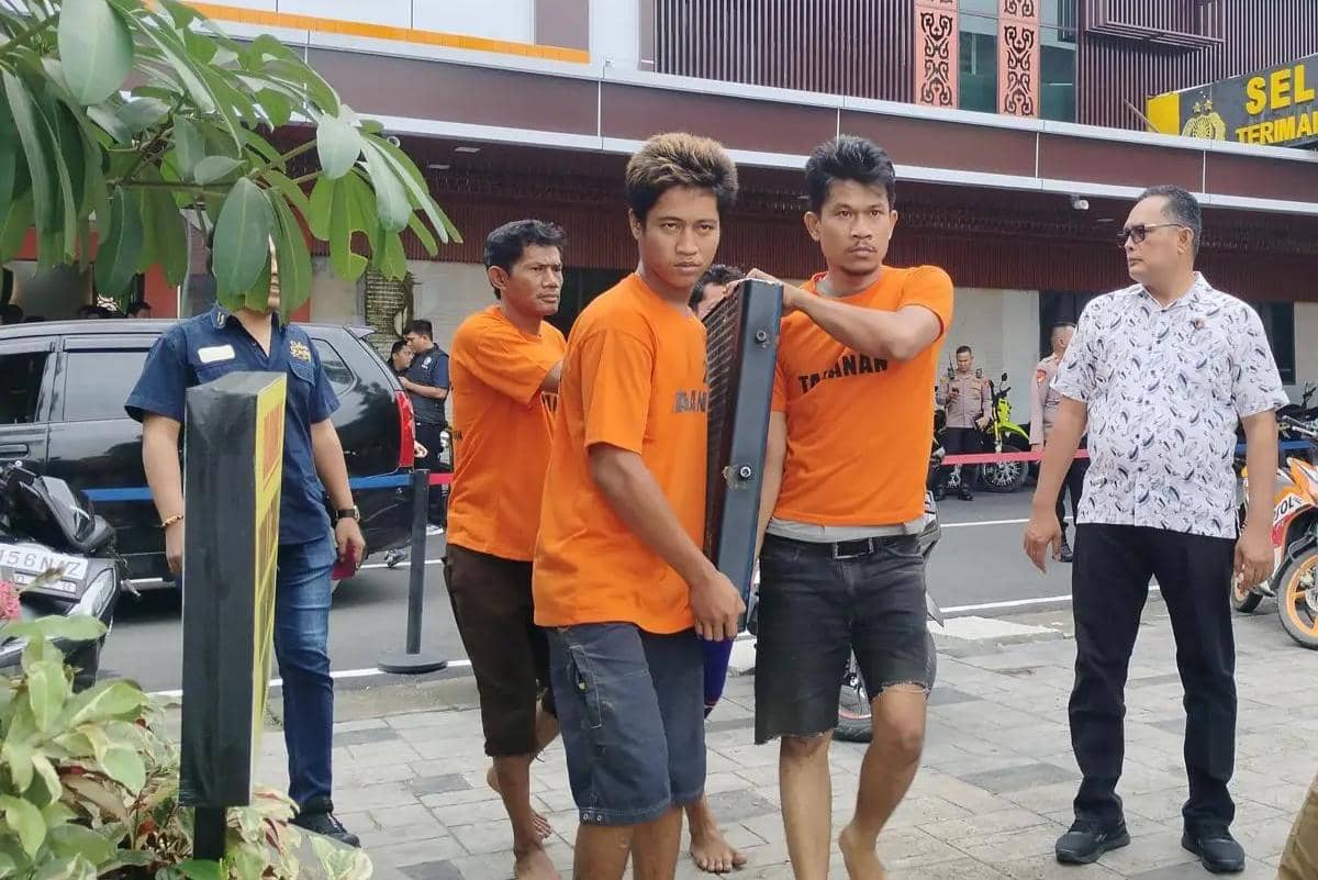 Pelaku pencurian besi ditangkap polisi (IDN Times/Eko Agus Herianto)