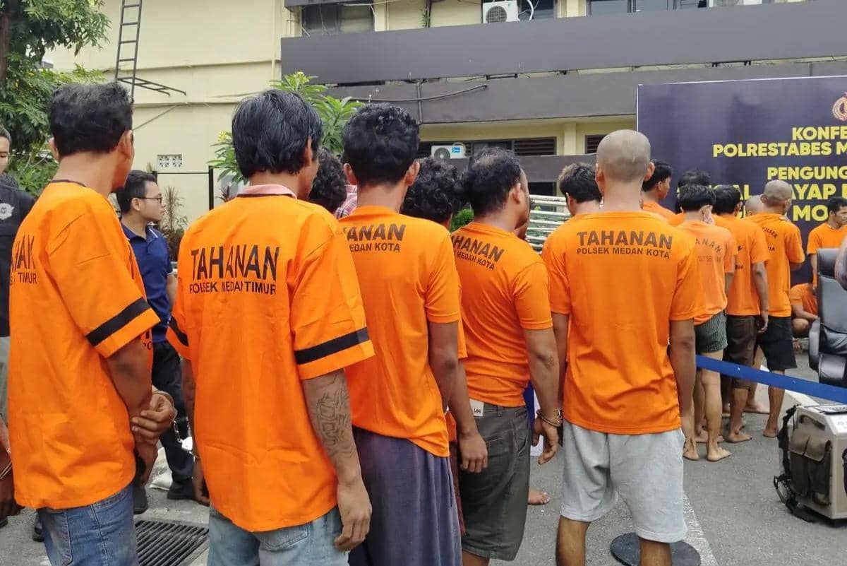 Para pelaku pencurian besi ditangkap Polrestabes Medan (IDN Times/Eko Agus Herianto)