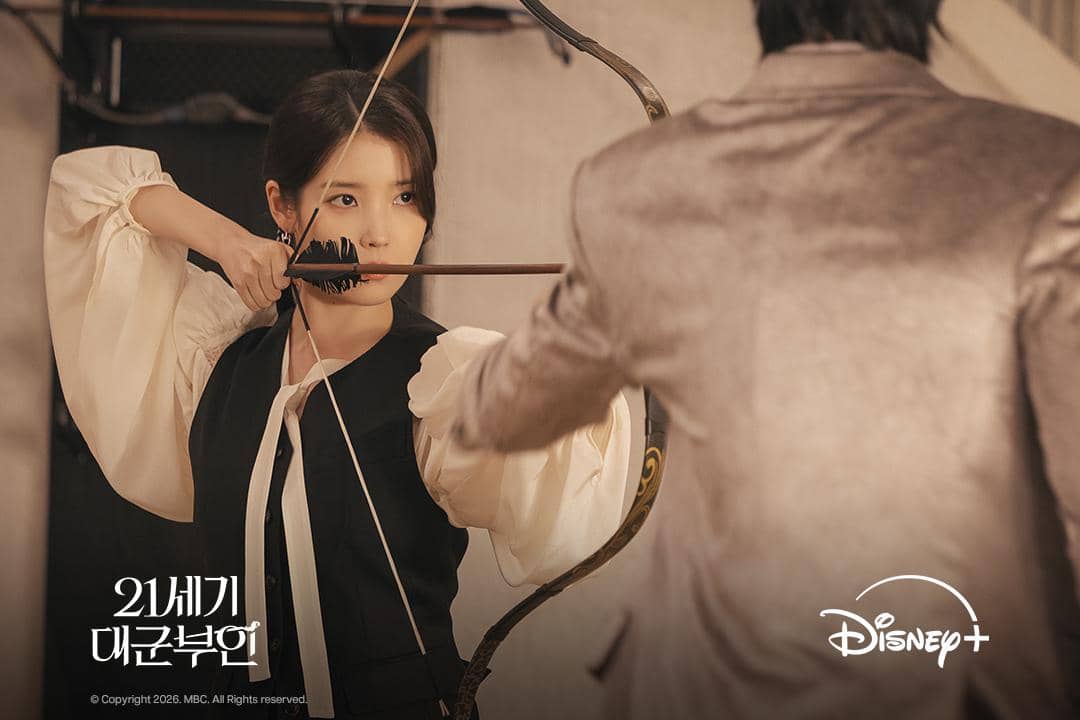 Seong Hui Ju (IU) dan I An (Byeon Woo Seok) dalam drakor Perfect Crown 