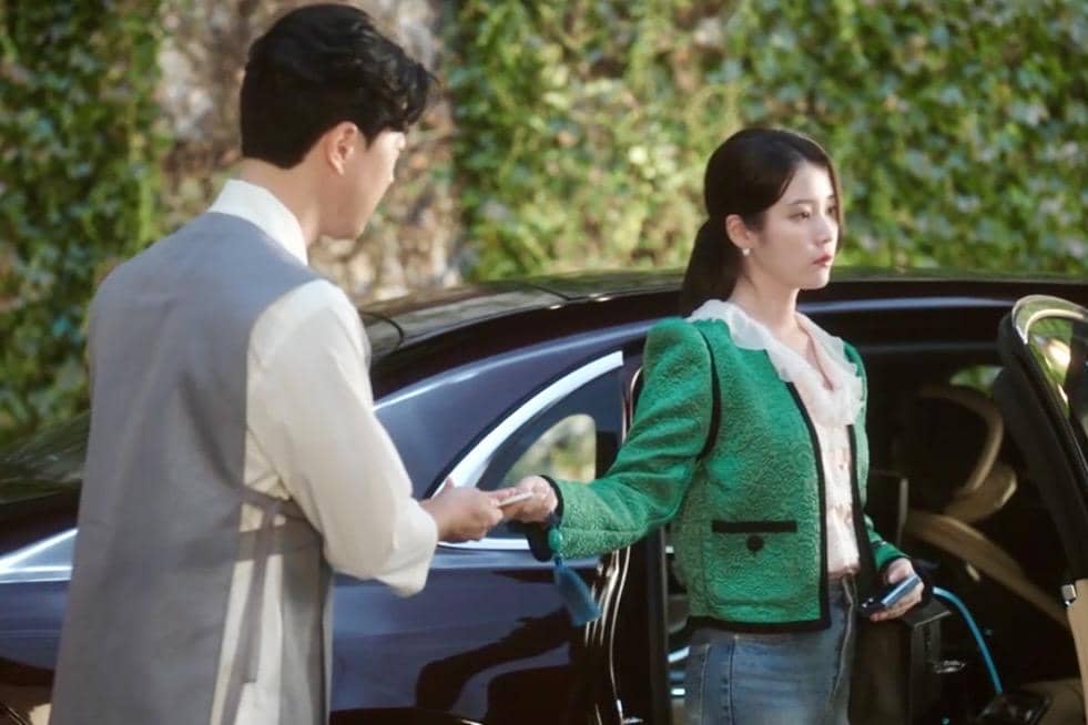 Seong Hui Ju (IU) dalam drakor Perfect Crown 