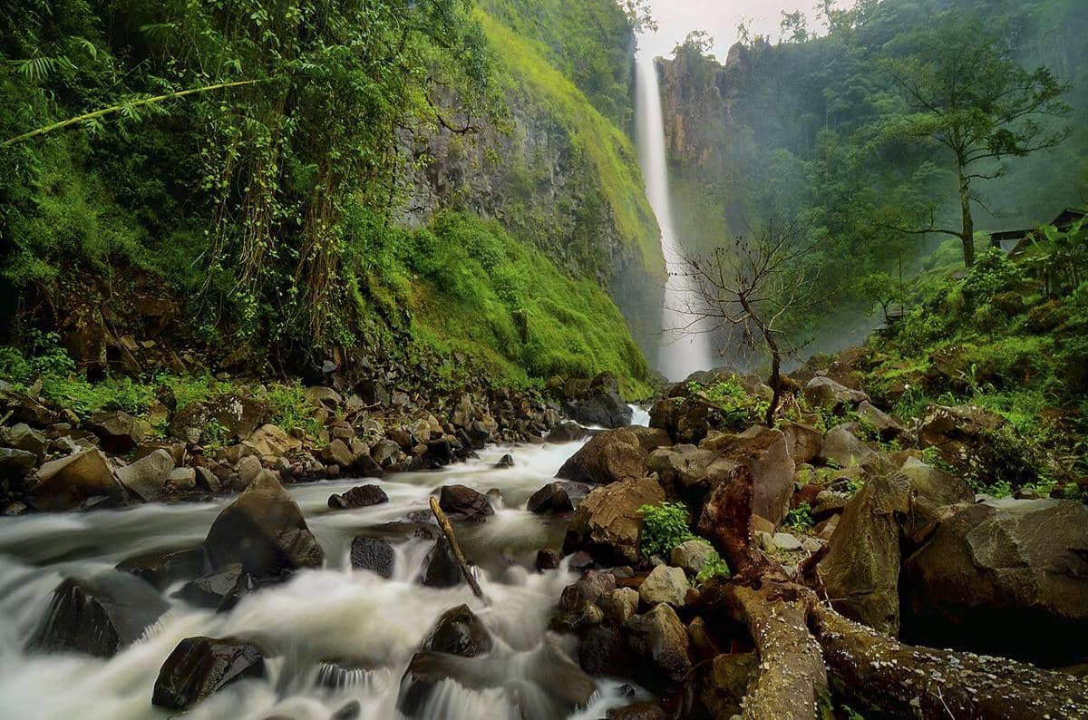 Suasana destinasi wisata Air Terjun Takapala.