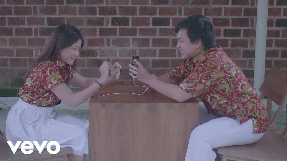 cuplikan video klip "Dengan Caraku"