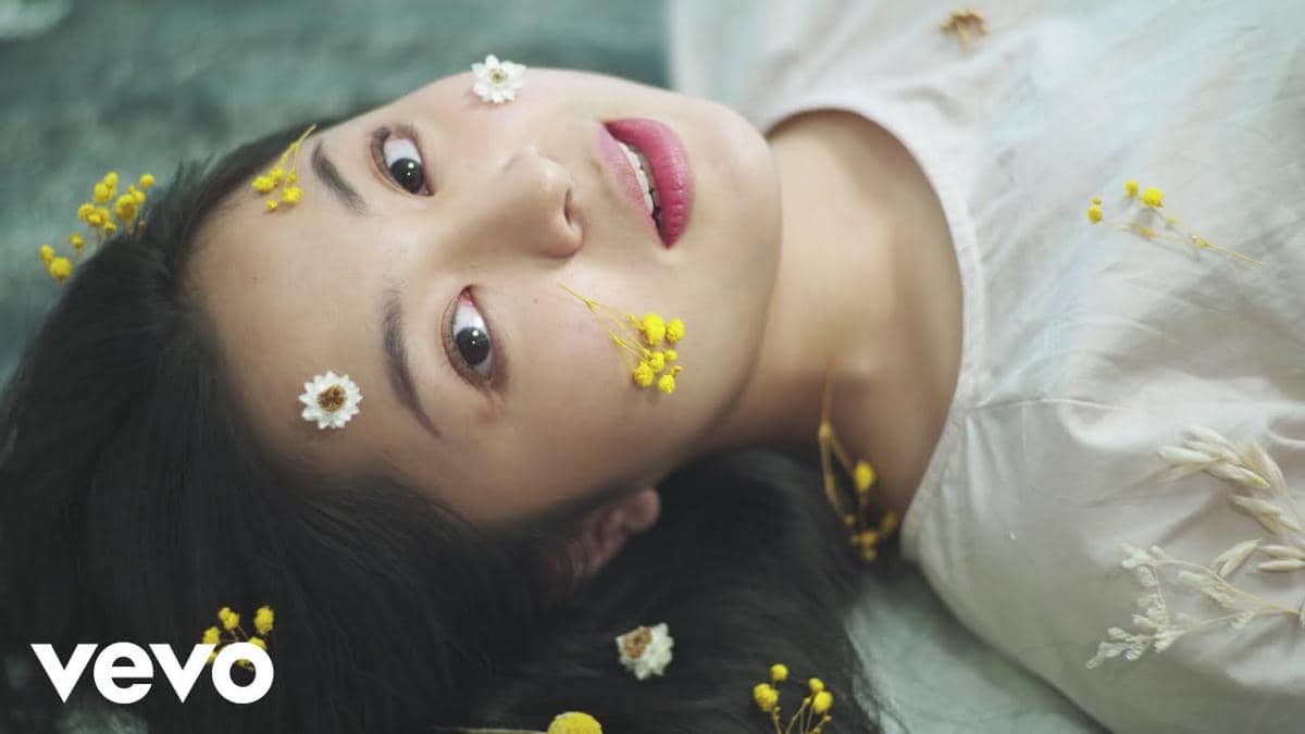 cuplikan video klip "Apa Mungkin"
