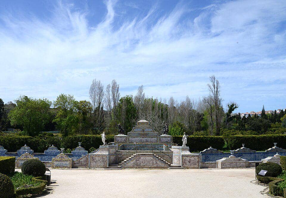 Kanal Ubin di Taman Istana Nasional Queluz