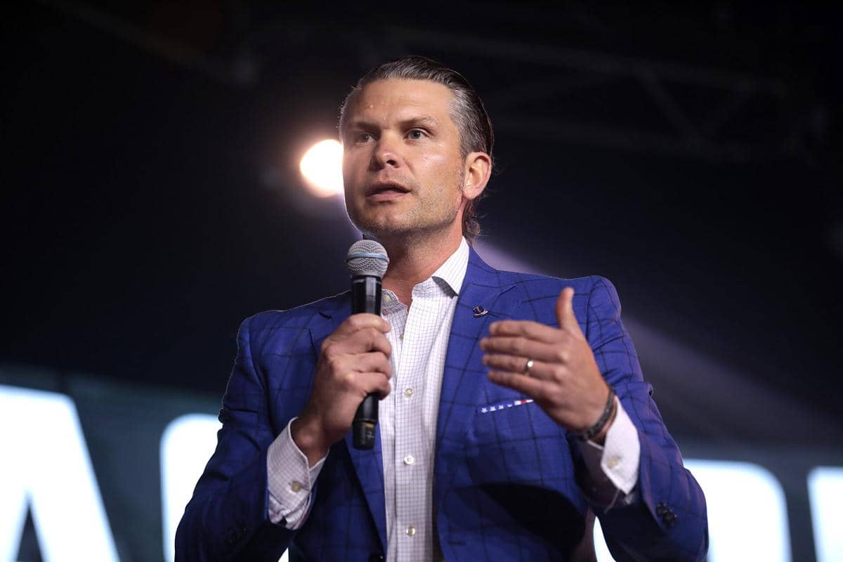 Menhan AS: Tak Ada Kapal Bisa Lewati Selat Hormuz Tanpa Izin Kami