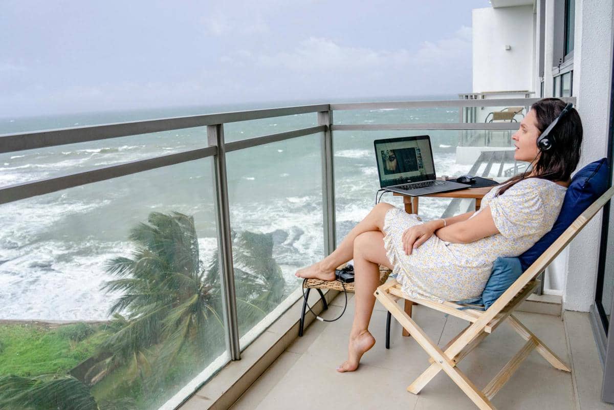 ilustrasi workcation