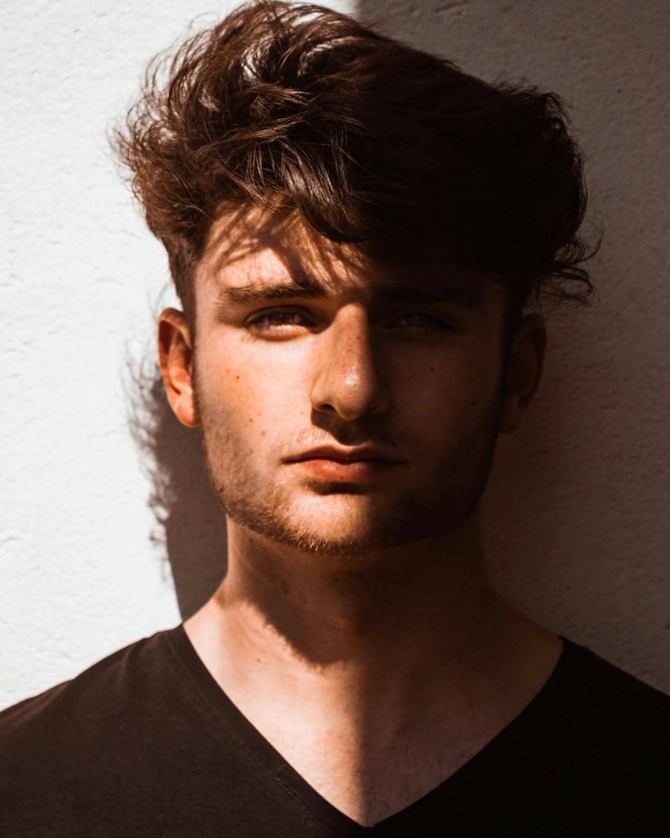 ilustrasi model rambut Casual textured quiff (pexels.com/Filippo Peisino)