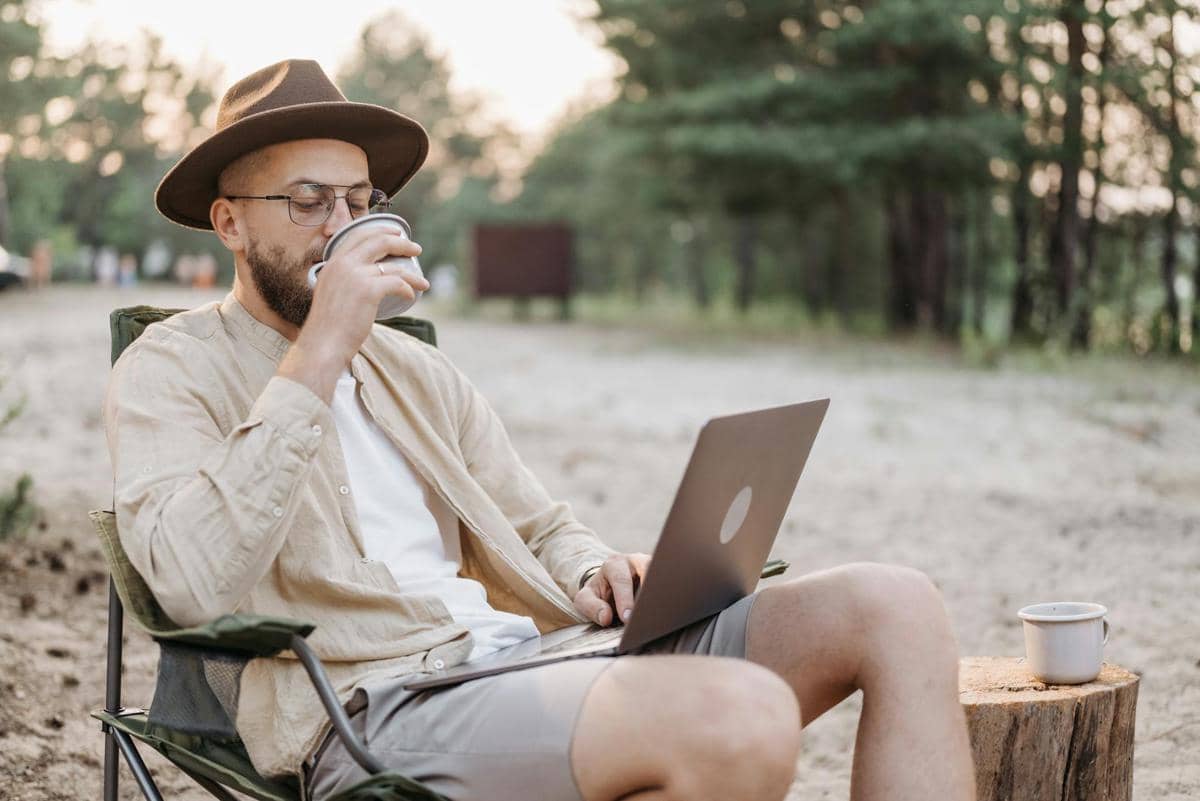 Workcation, Tren Kerja Sambil Liburan Favorit Remote Worker