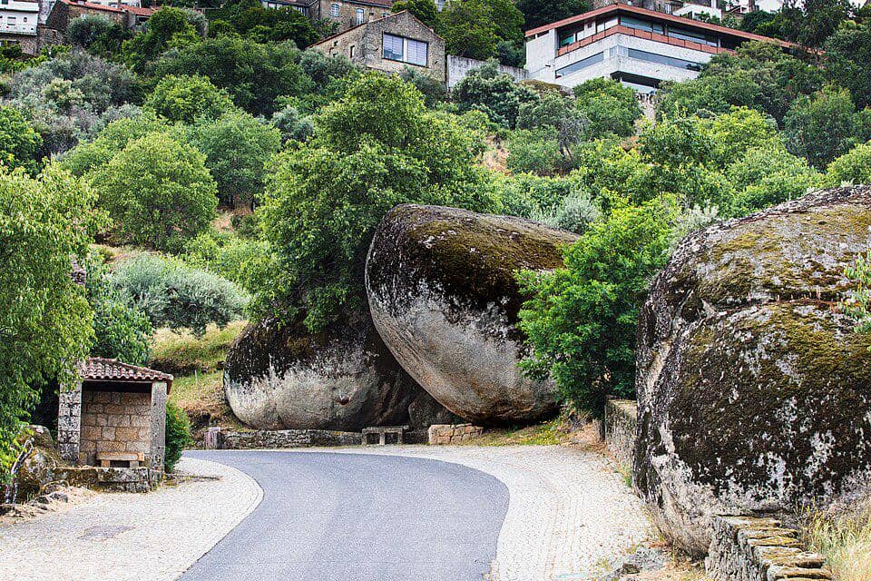 Desa Monsanto di Portugal 