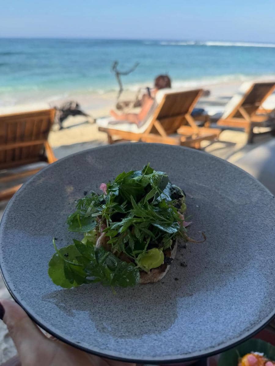 Farida Nurhan menikmati liburan di Gili Trawangan