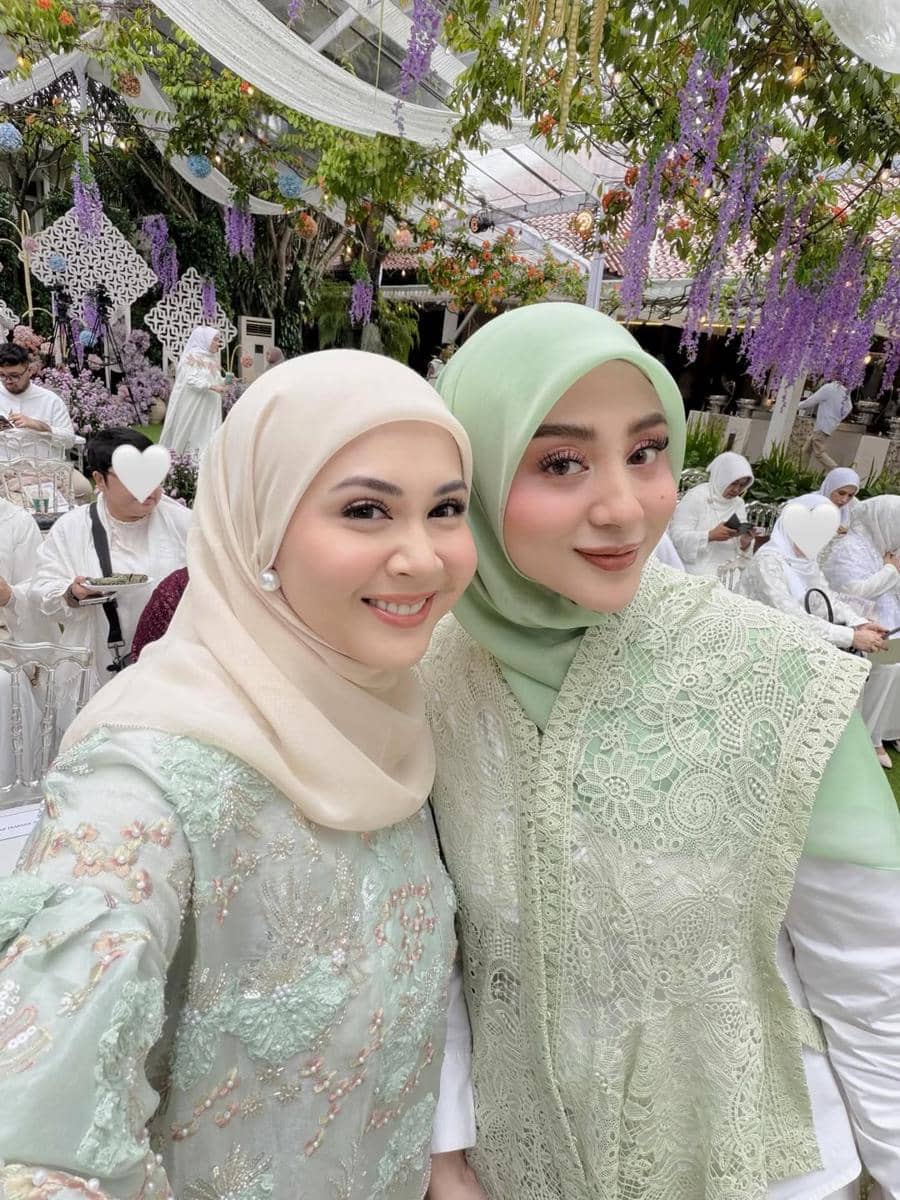 Kesha Ratuliu di acara siraman Syifa Hadju