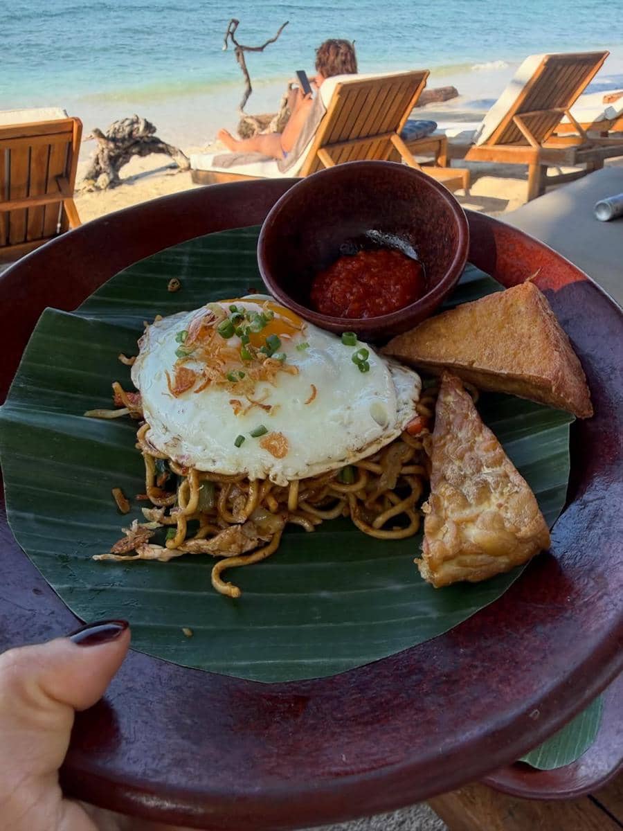 Farida Nurhan menikmati liburan di Gili Trawangan