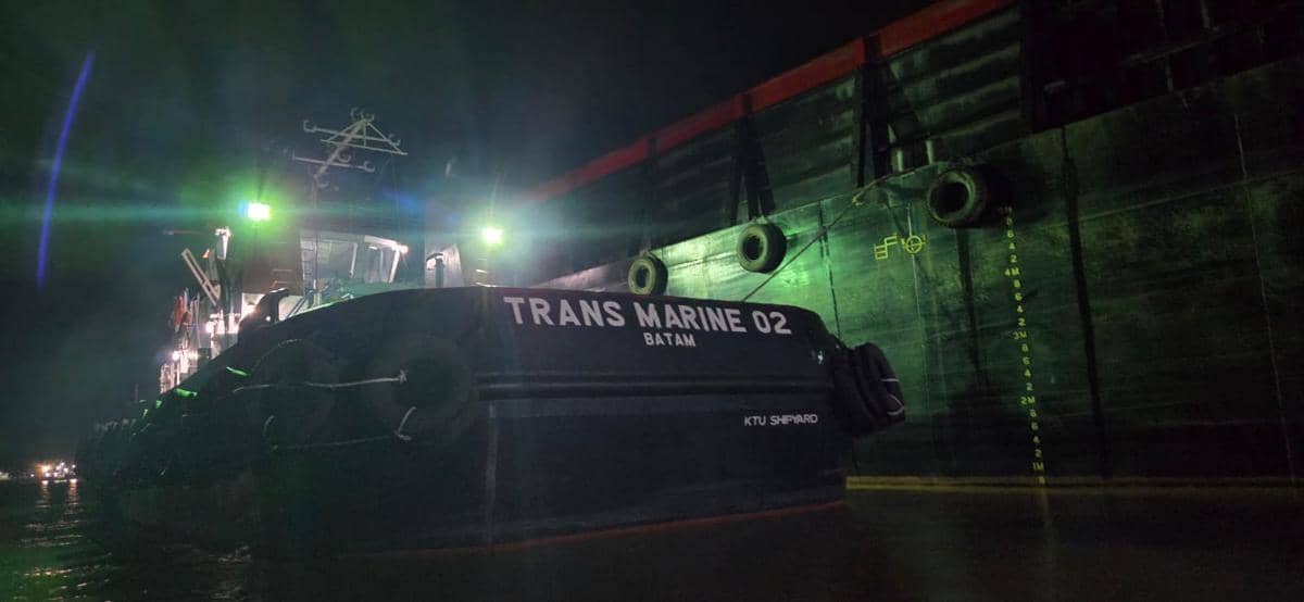 Hujan Terpa Palembang, Rumah Warga Hancur Tertabrak Tongkang