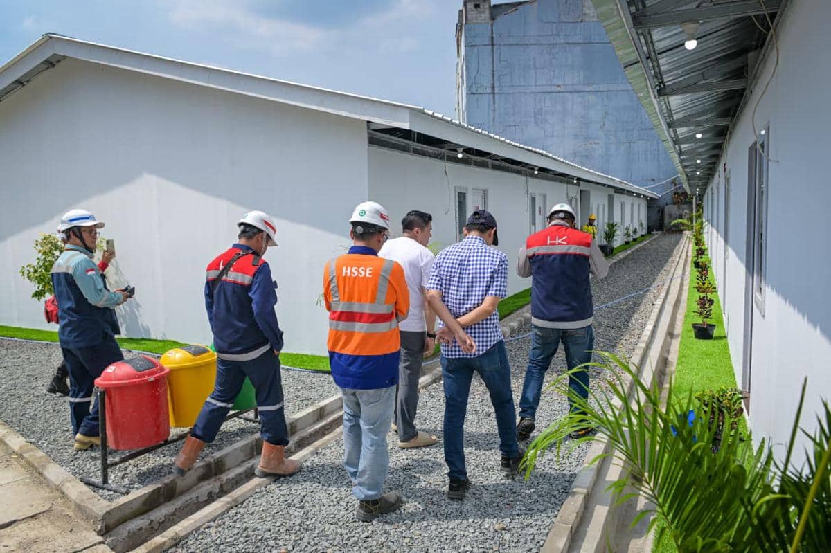 Proyek Dikebut, Teddy Cek Progres Hunian Warga di Pinggir Rel Senen