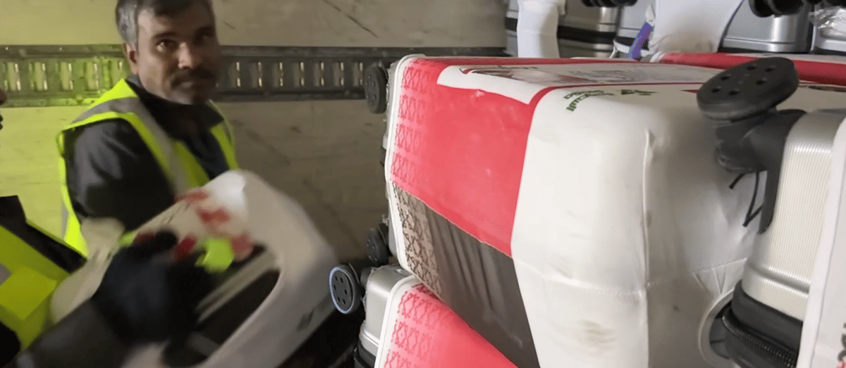 Jemaah Tak Perlu Repot, Petugas Kawal Ketat Bagasi Koper Haji