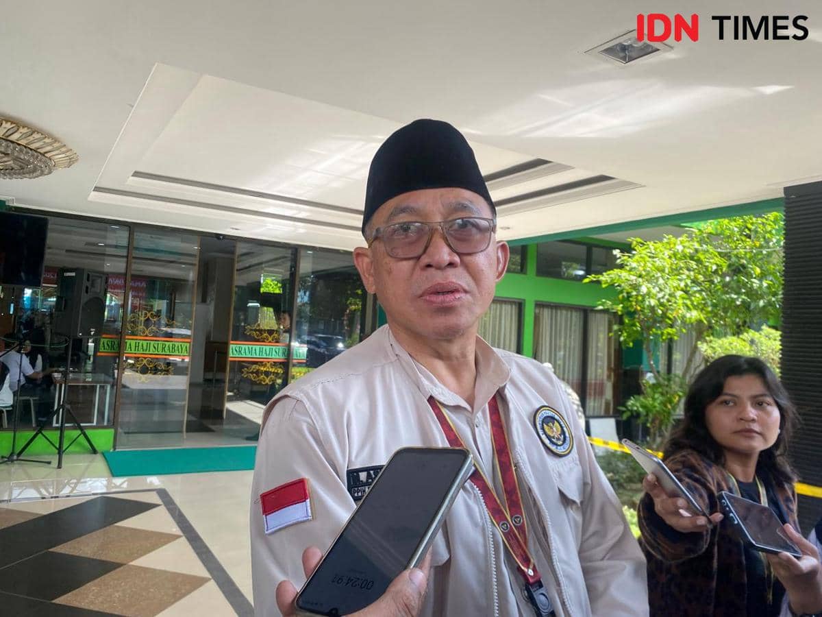 Dua CJH Embarkasi Surabaya Tunda Berangkat karena Sakit
