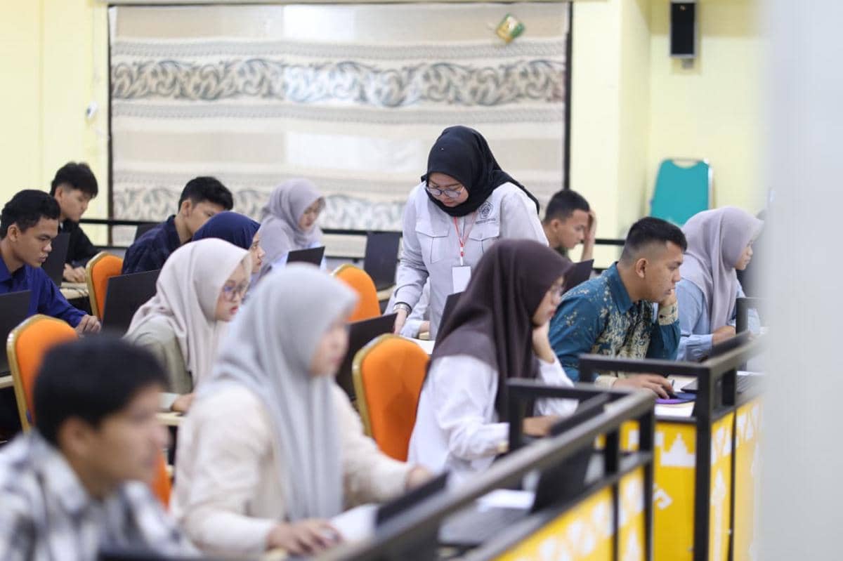 Buruh Tani Antar Anak UTBK Unila, Berangkat Subuh dari Pesawaran 
