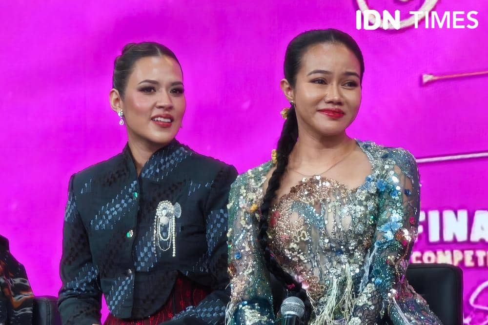 Raisa dan Yura Yunita duduk bersebelahan dalam press conference Road to Pagelaran Sabang Merauke di Jakarta, Jumat (24/4/2026)