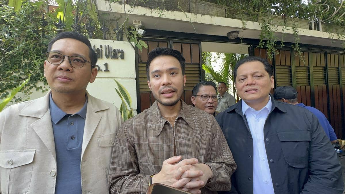 Jelang P21 Kasus Ijazah, Tim Kuasa Hukum Temui Jokowi di Solo